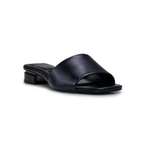 VINCE CAMUTO • Black Cheleah Leather Slide Sandals - Picture 3 of 8